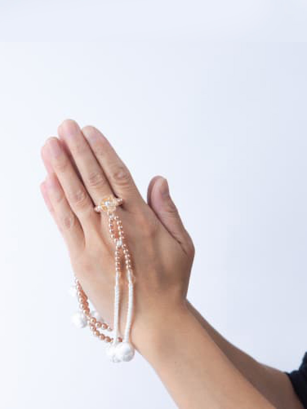 Chapelet Plastique nacré Champagne - Moyen (Fleur & Pompons tréssés)