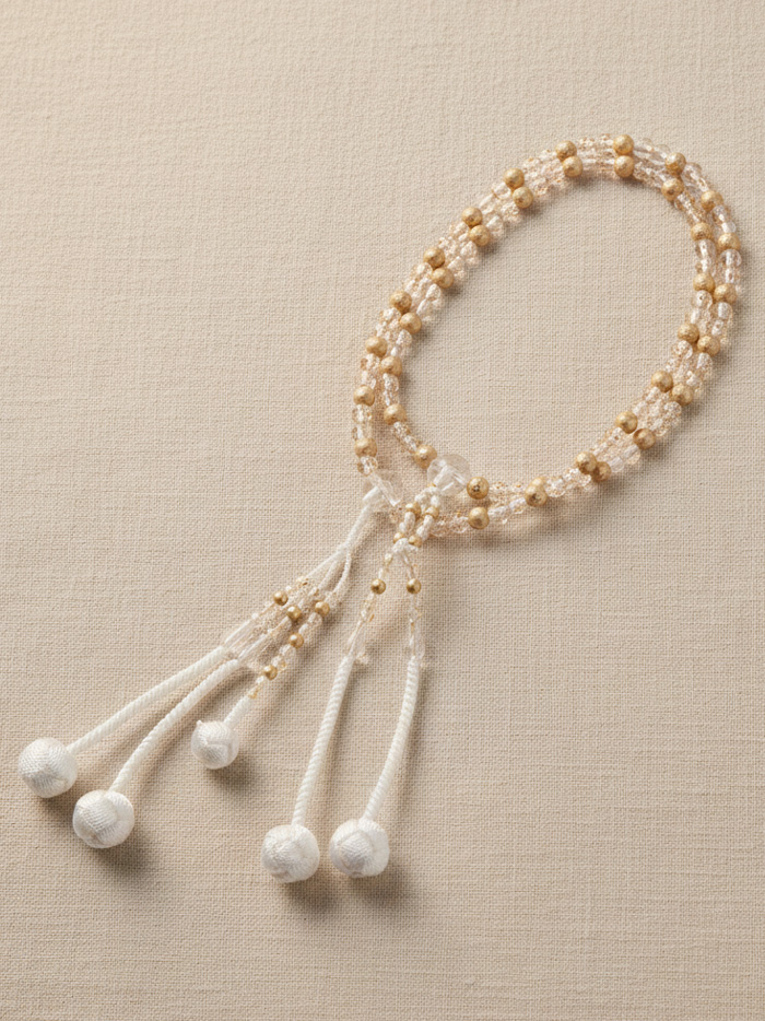 Chapelet Plastique Poudre dorée - Moyen (Pompons tressés blancs)