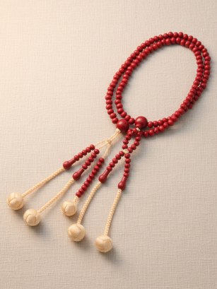 Chapelet Bois Shima Rouge -Très Grand (Pompons tressés beiges)
