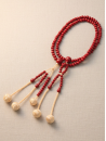 Chapelet Bois Shima Rouge -Très Grand (Pompons tressés beiges)
