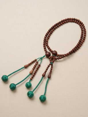 Chapelet Bois de Sapelli - Moyen (Pompons tressés verts)