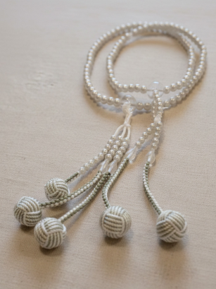 Chapelet Plastique Sauge Nacré - Grand (Pompons tressés verts-Blancs)
