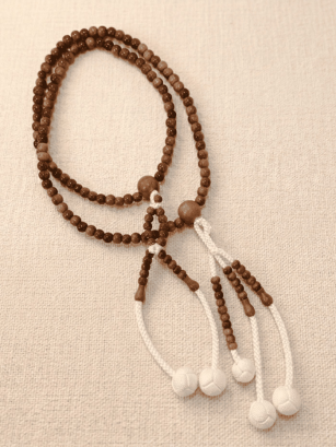 Chapelet Bois de Santal pompons tréssés - Moyen