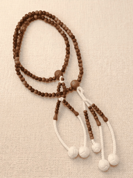 Chapelet Bois de Santal pompons tréssés - Moyen