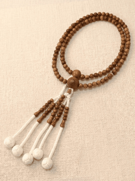 Chapelet Bois de Santal pompons tréssés - Grand