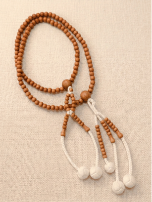 Chapelet Bois de Santal pompons tréssés - Moyen